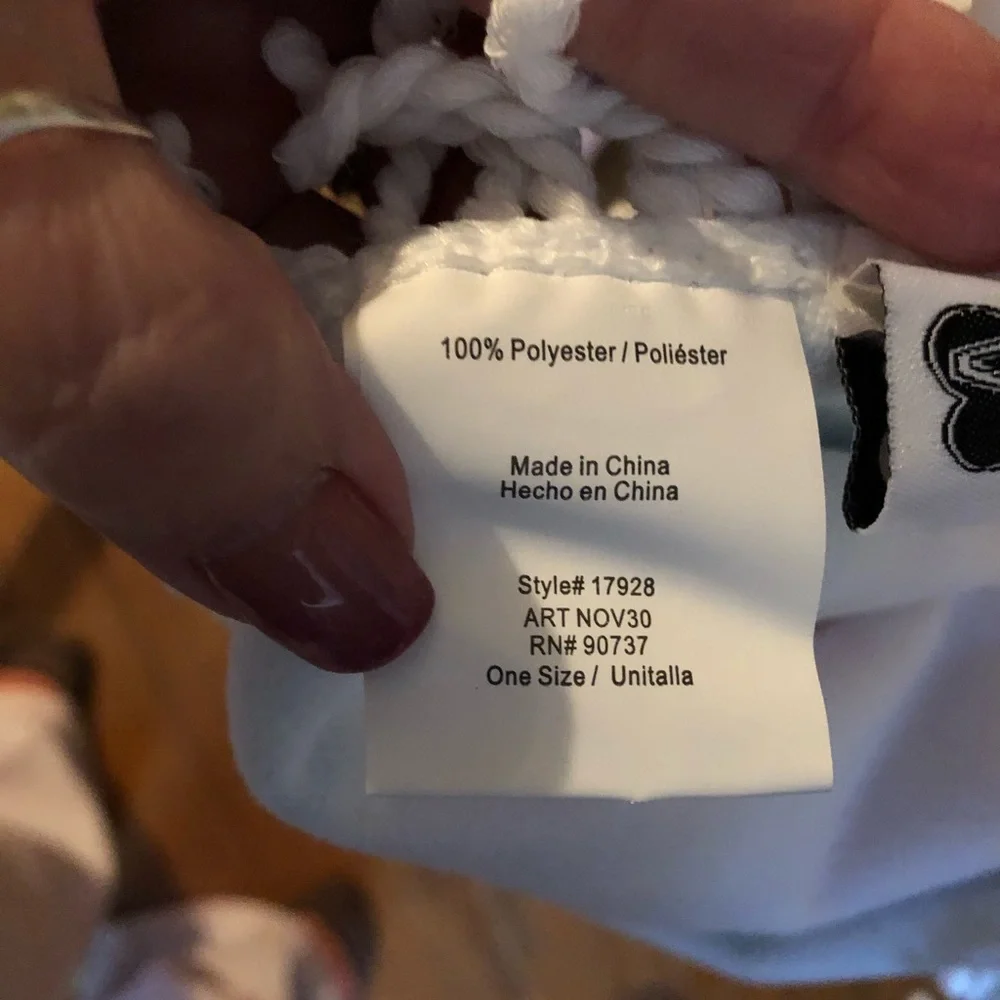 Seashell beach towel round 60” with fringes NWT - Picture 6 of 7